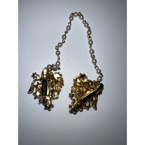 Sweater Clips Chain Gold Tone Faux Pearl Grape Cluster Vintage Mad Men 50s - Picture 4 of 6